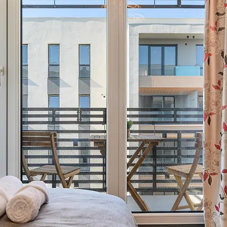 Luxury Landing Complex Qualis